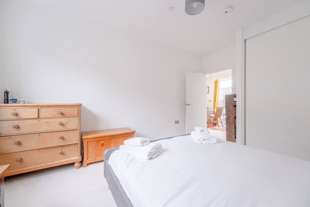 Bright 2 Bedroom Maisonette Near Stratford