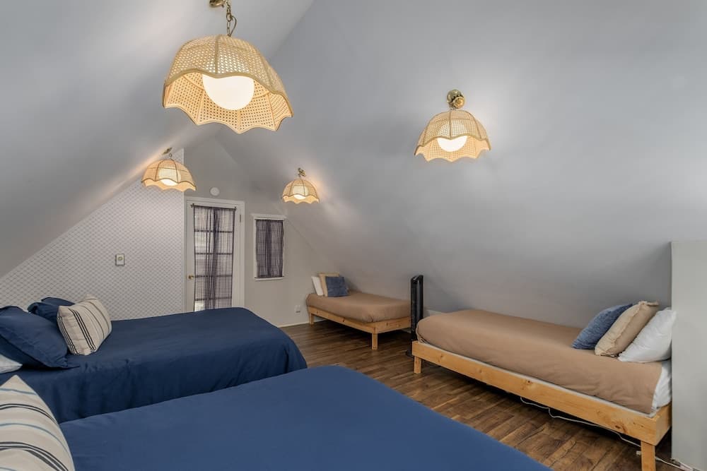 Family Cabin 5 Bedroom Home by NW Comfy Cabins