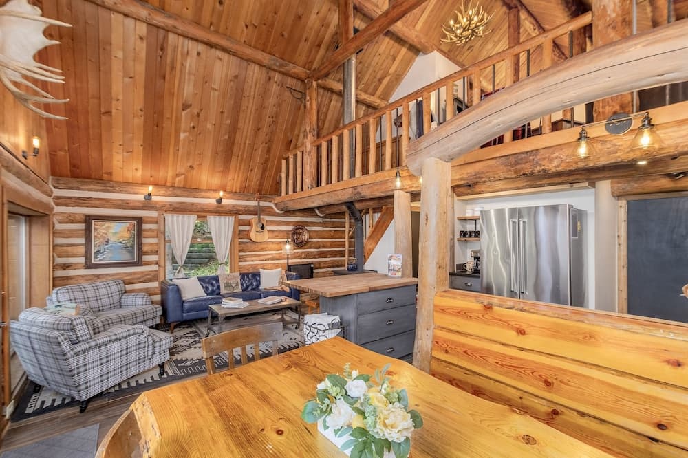 Guten Cabin 3 Bedroom Home by NW Comfy Cabins by RedAwning