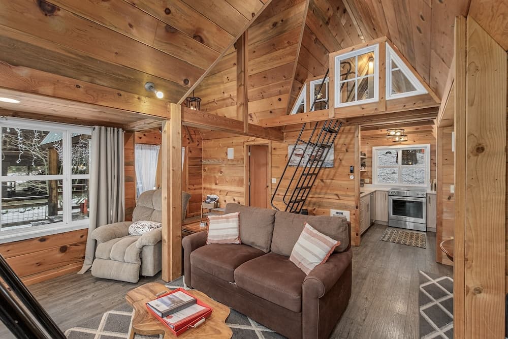 Doc Roy's Legacy On Fish Lake Home by NW Comfy Cabins by RedAwning