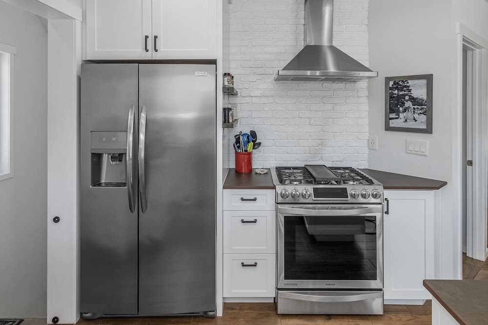 Berg Haus 1 Bedroom Home by NW Comfy Cabins by RedAwning