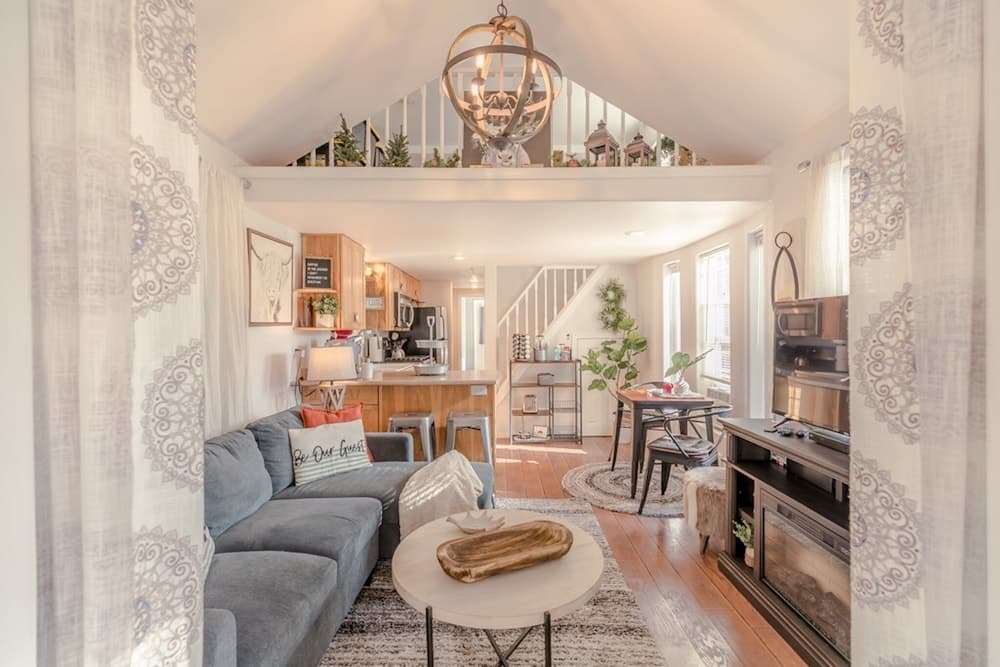 Das Tree Haus 1 Bedroom Home by NW Comfy Cabins by RedAwning