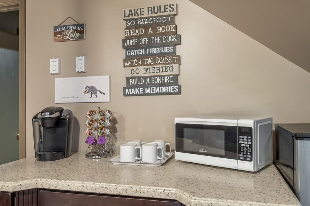 Otter Chalet On Fish Lake 4 Bedroom Home by NW Comfy Cabins by RedAwning