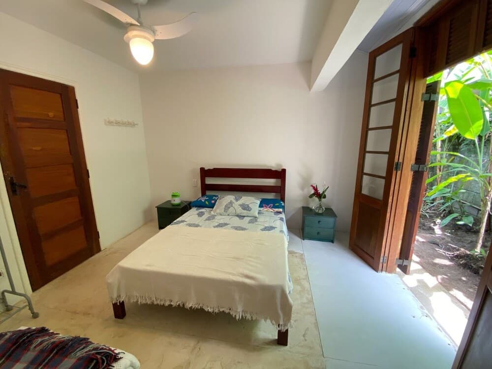 Casa com churrasqueira na Vila Barra Una