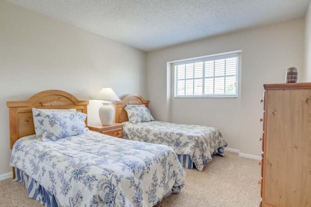 5 Bed Southern Dunes Holiday Home w/ Pool