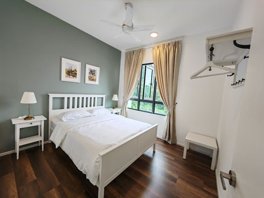 Mountain & Theme Park Views' Cozy Suite