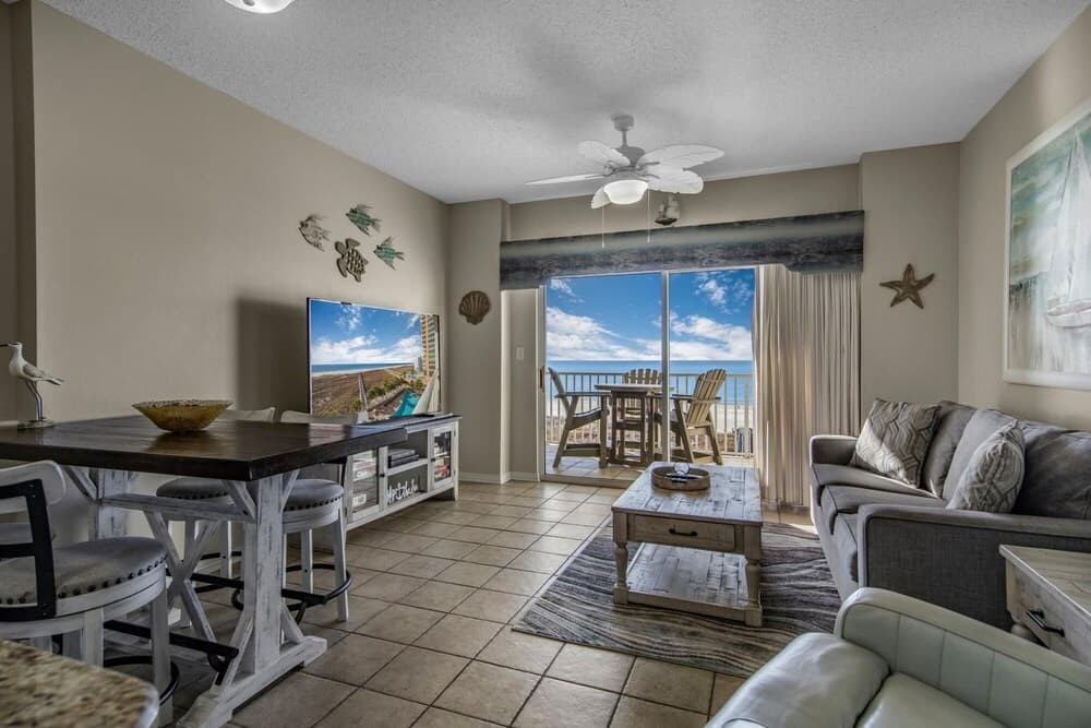 Delightful Beachfront Condo Indoor Outdoor Pool