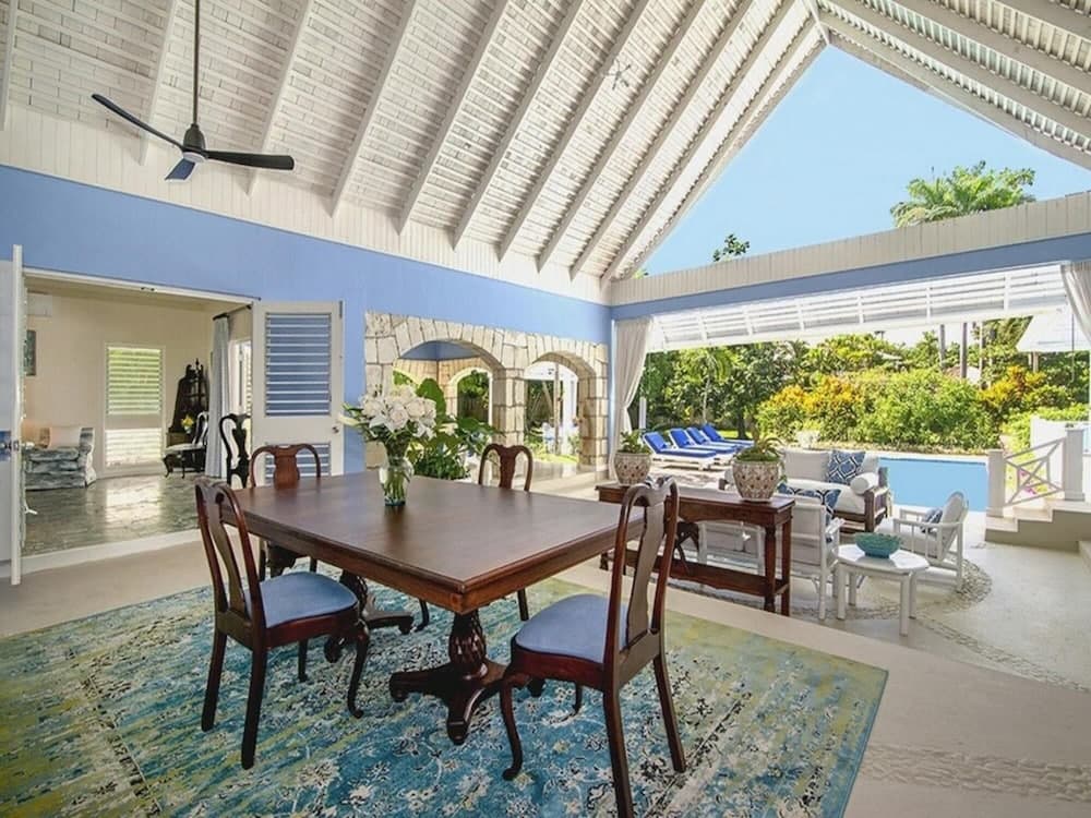 Sunny Vacation Villa 25