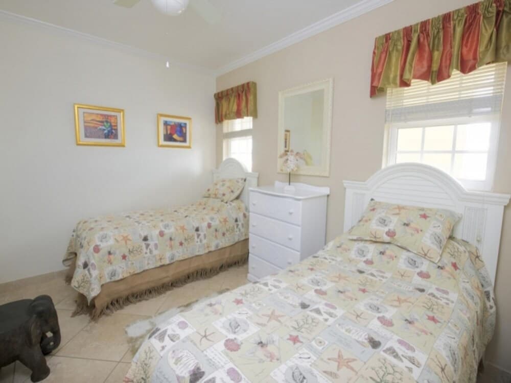 Sunny Vacation Villa 36