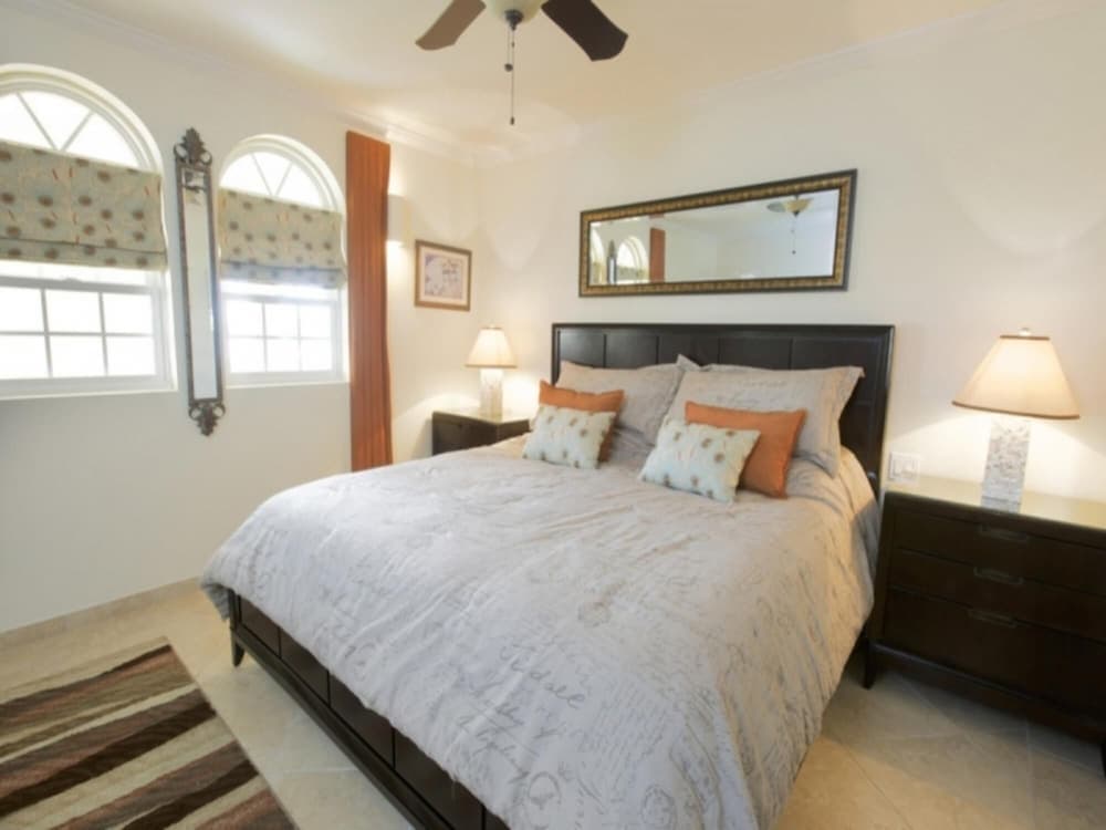 Sunny Vacation Villa 36