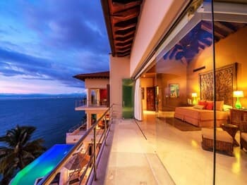 Sunny Vacation Villa 95