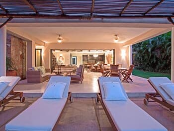 Sunny Vacation Condo 9