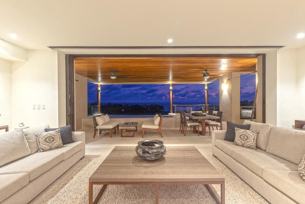 Sunny Vacation Condo 4