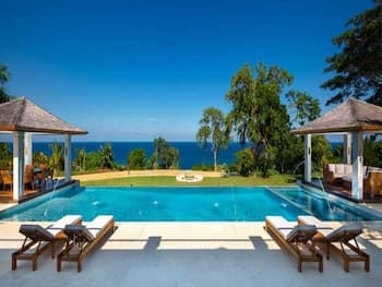 Sunny Vacation Villa at 1