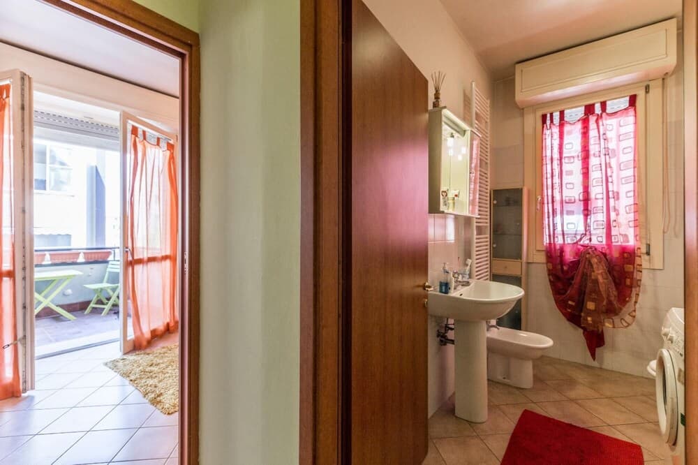 Dossetti in Bologna With 1 Bedrooms and 1 Bathrooms