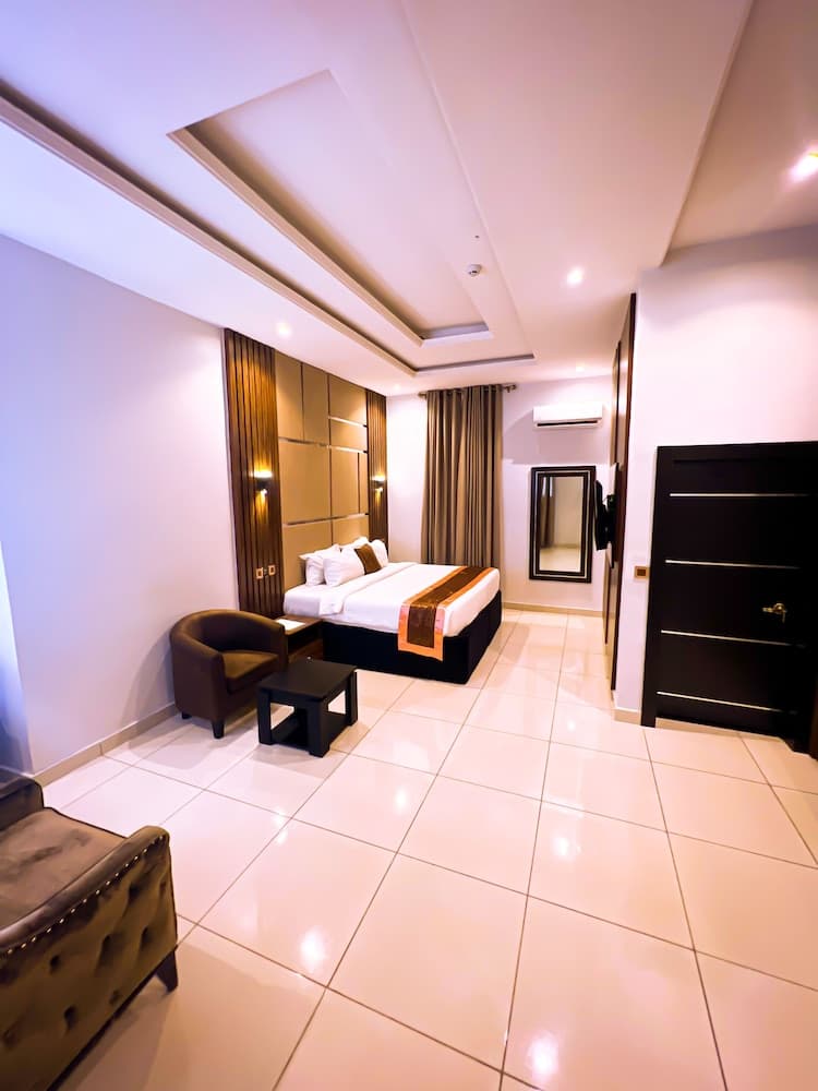 Entrust Hotel and Suites