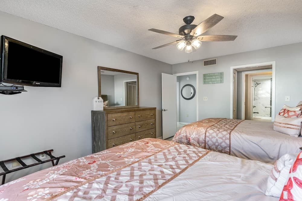 Beautifully Remodeled 2 Bedroom Villa - 12D West Hyde Park 2 Villa