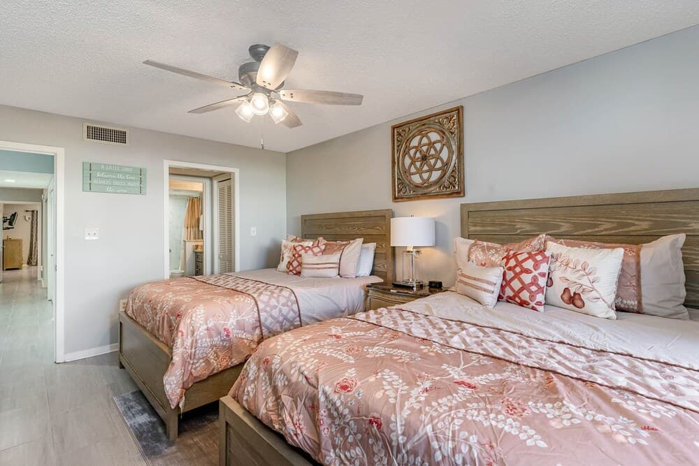 Beautifully Remodeled 2 Bedroom Villa - 12D West Hyde Park 2 Villa