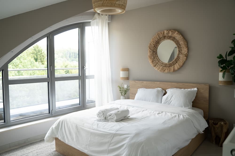 Exquisite 3BR Penthouse w Balc TV & Prkg