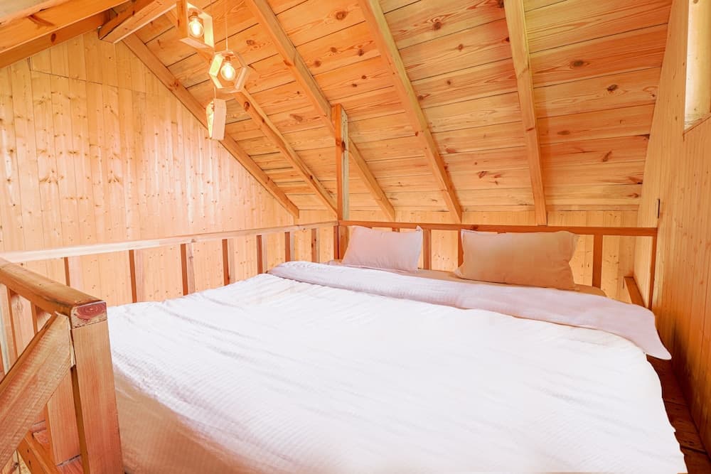 Oak N Pine by Dumnu Homes