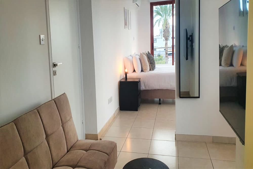 Phaedrus Living City Flat Palas 102