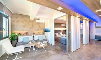Erasmia Beachside Suites