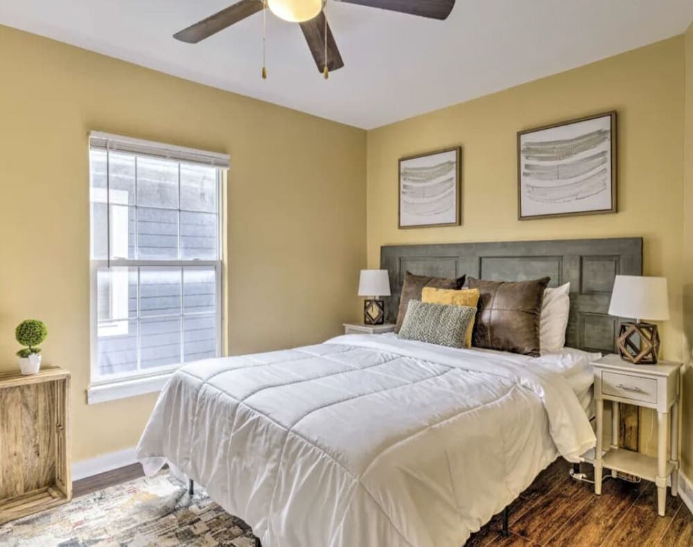 Urban Chic Townhome Near Downtown