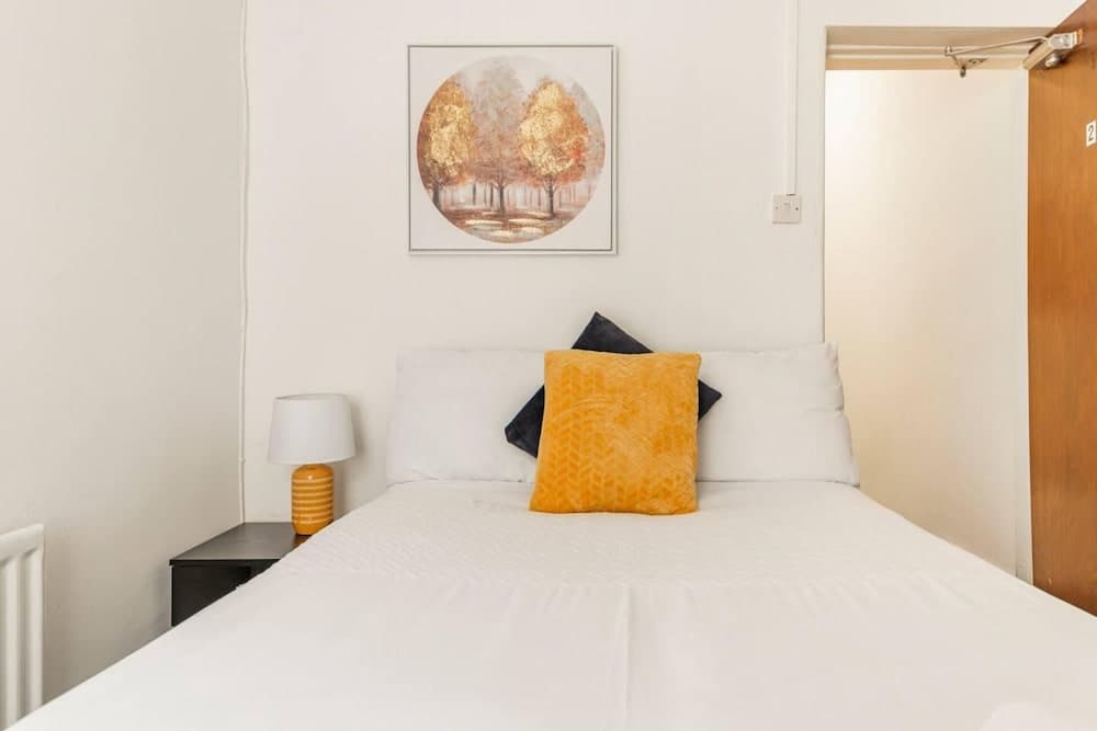 Immaculate 4-bed House Near Anfield and Goodison