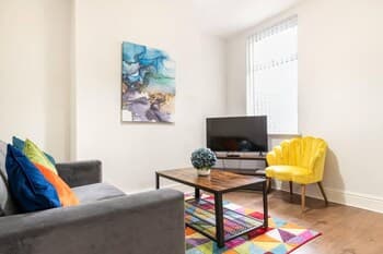 Inviting 3-bedroom Home in Liverpool With Parking