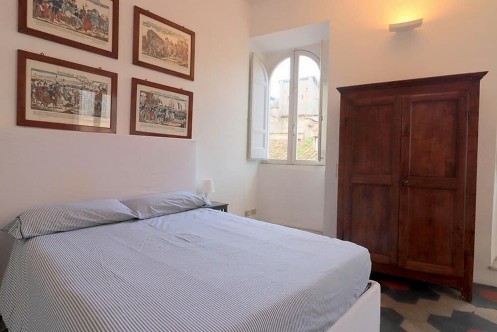 Via Giulia Enchanting 2 Bedrooms Apartment