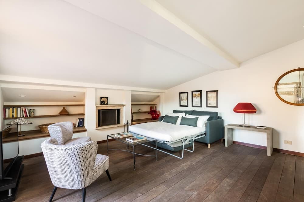 Bright and Comfy Terraced Garden Apartment