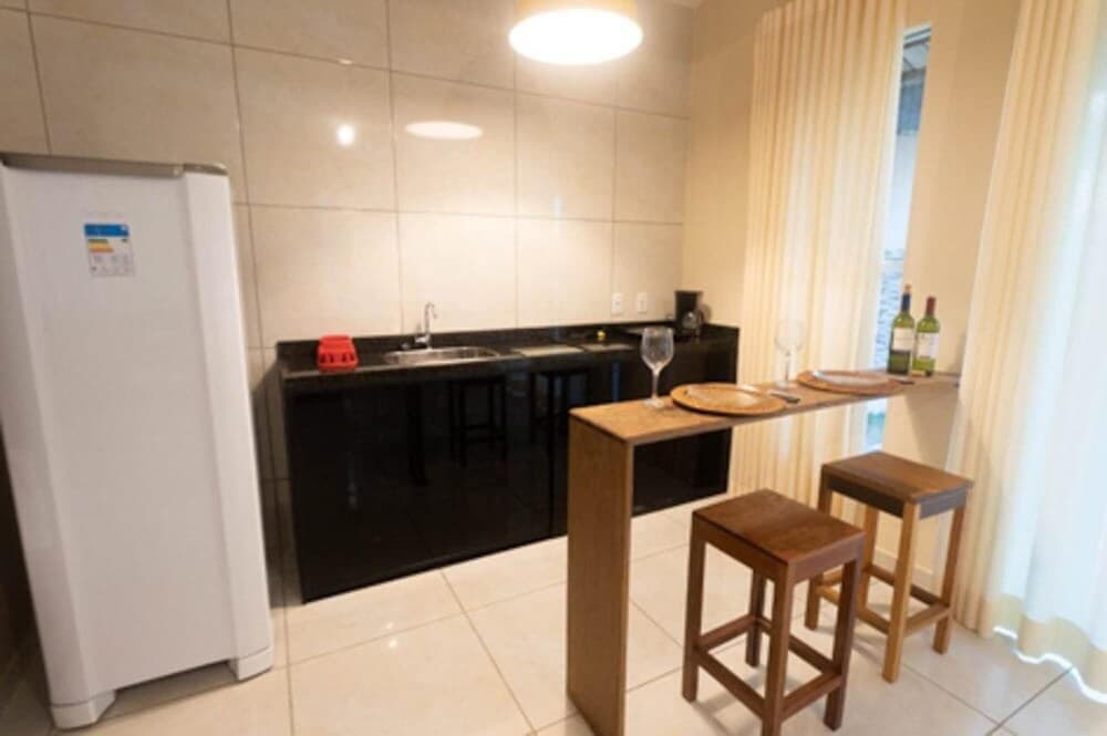 Chal Aconchegante com Vista Jardim em Vila - 03