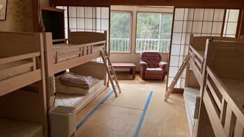 earth hostel - the riverhouse