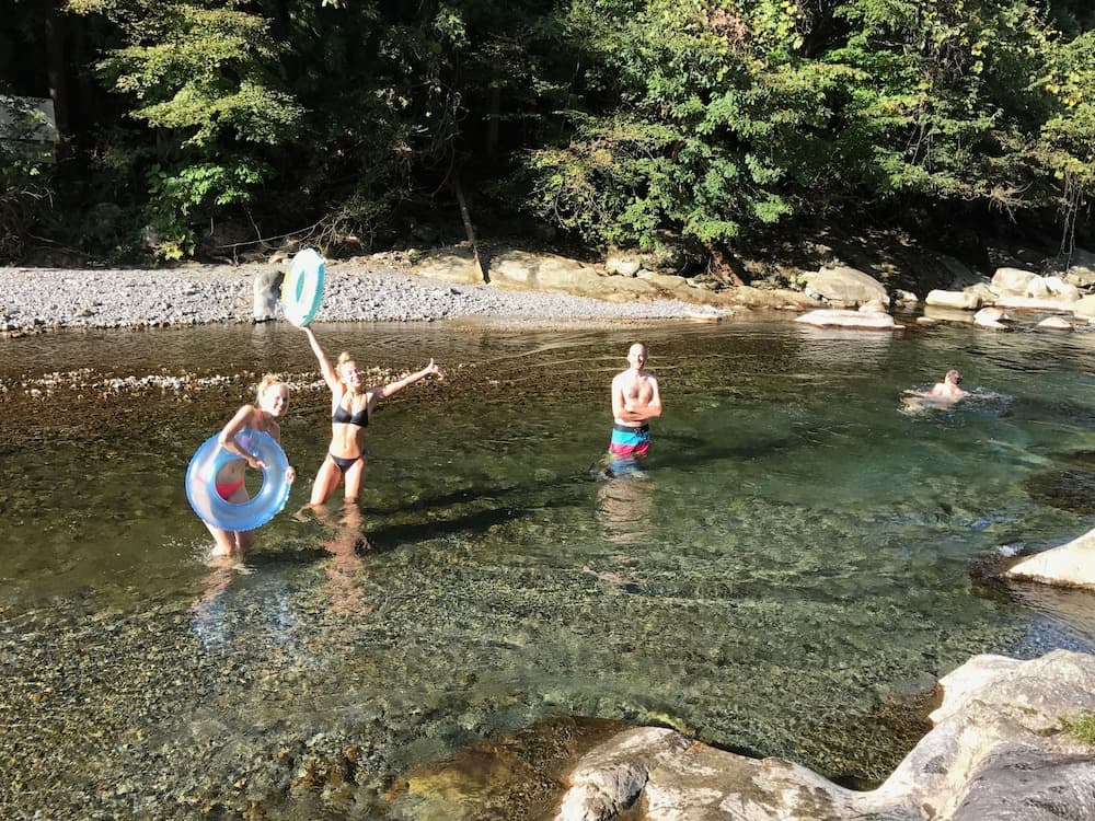 earth hostel - the riverhouse