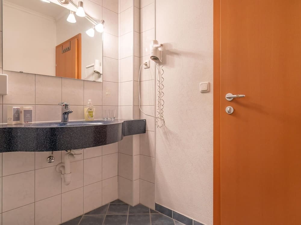 Quiet Apartment With ski Storage