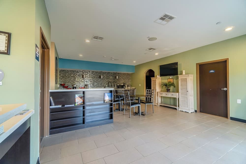 Moulton Inn &  Suites By OYO Near Shiner TX