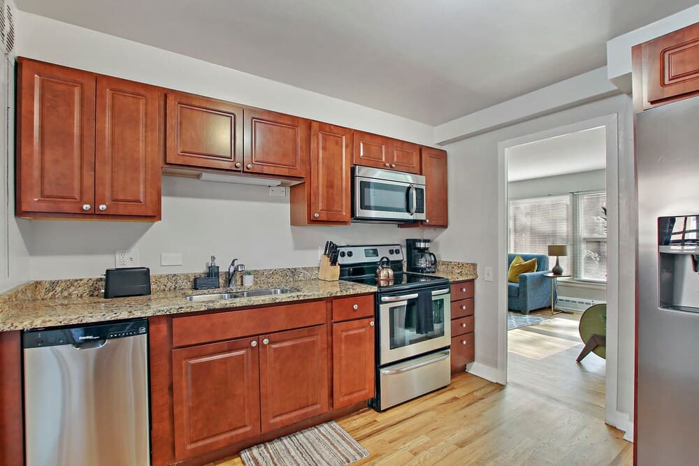 1BR Roomy Apartment in Bowmanville