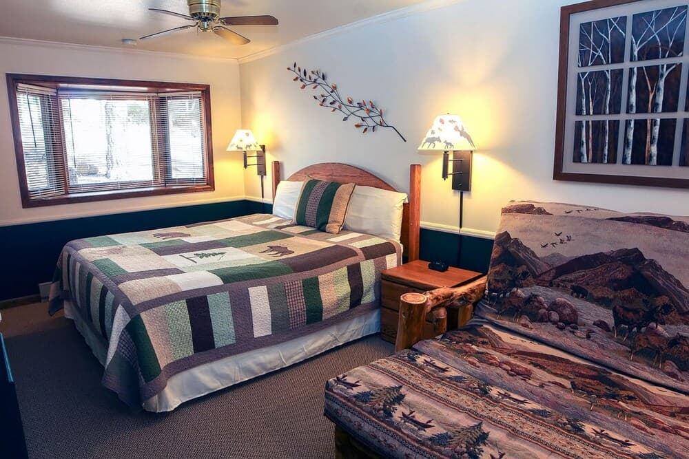 Sunnyside Knoll by Rocky Mountain Resorts