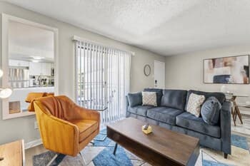 Fun Sola 1BR King Suite Close to DT w Pool
