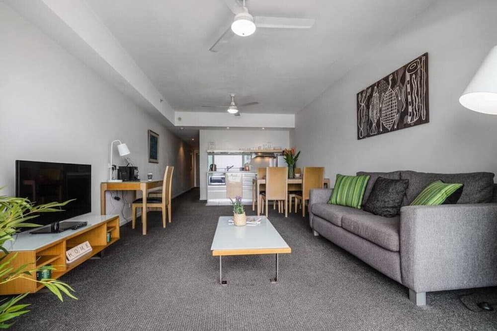 Signatures on Knuckey