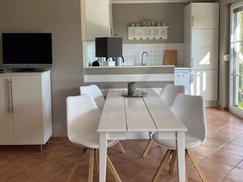 Large, Comfortable Apartment by the sea