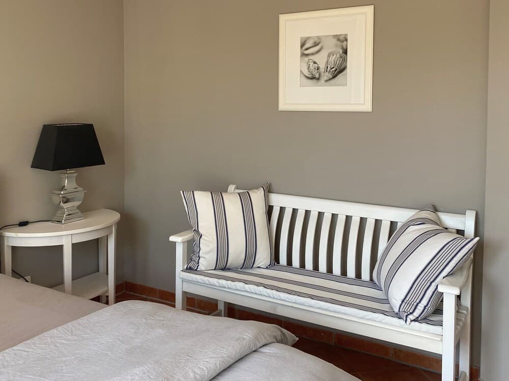 Large, Comfortable Apartment by the sea