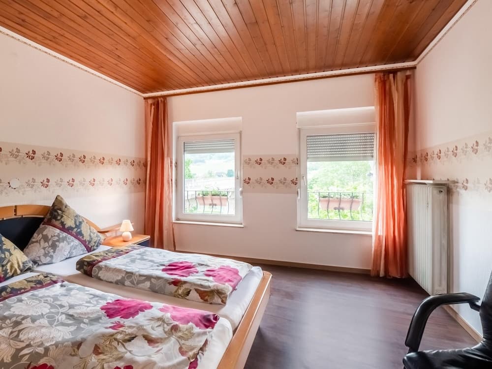 Holiday Home for Groups in Kinheim