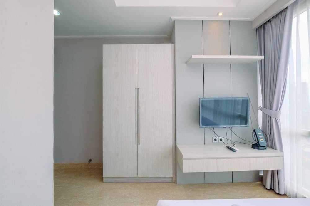 Elegant And Comfy 2Br At Menteng Park Apartment