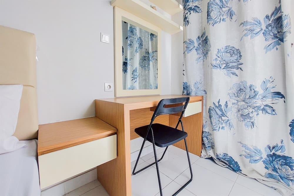 Homey And Elegant Studio Amazana Serpong Apartment