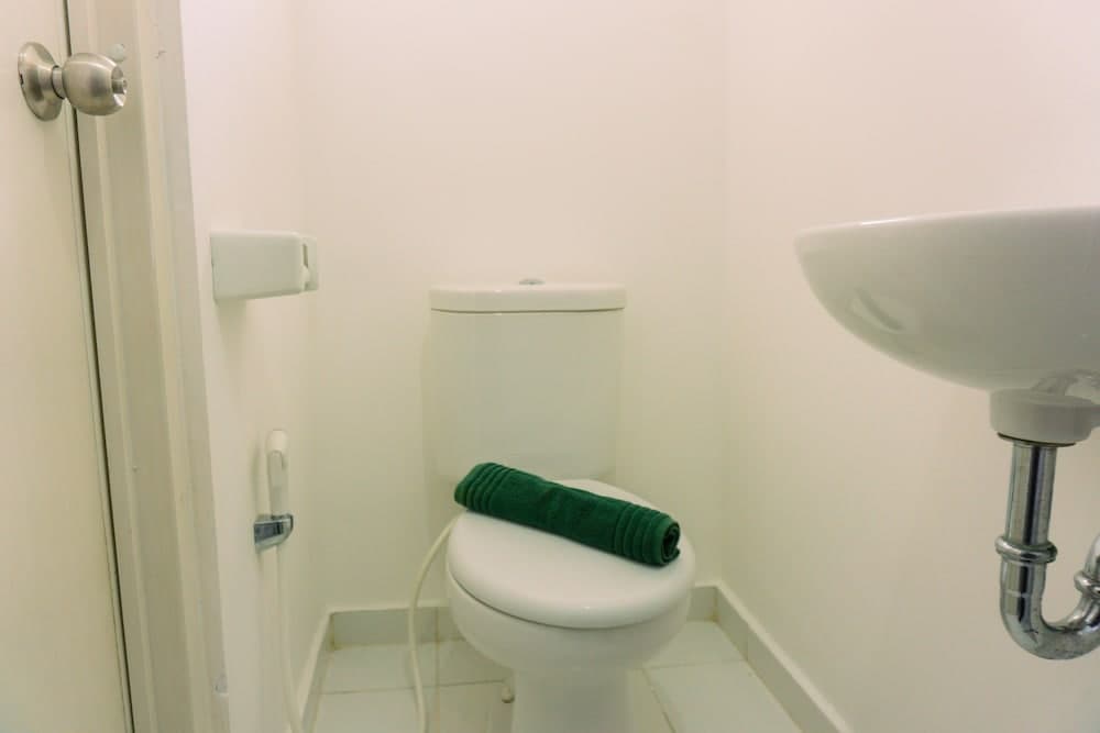 Cozy And Simply Look Studio Room At Aeropolis Residence 3 Apartment