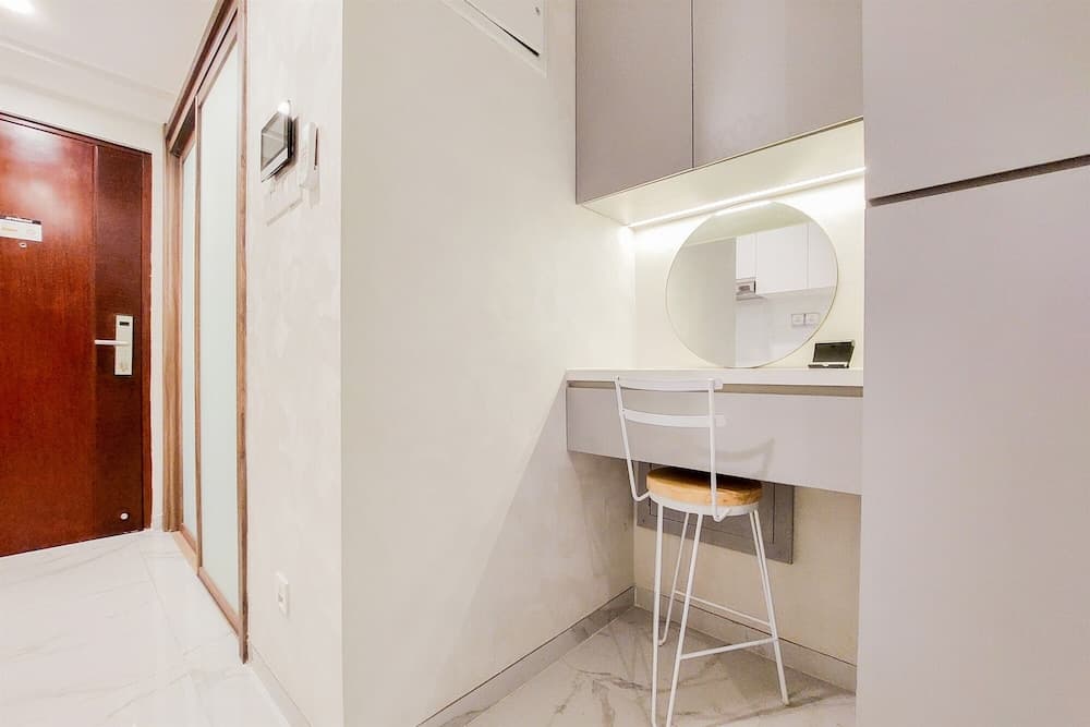 Studio Full Furnished With Comfort Design At Sky House Bsd Apartment