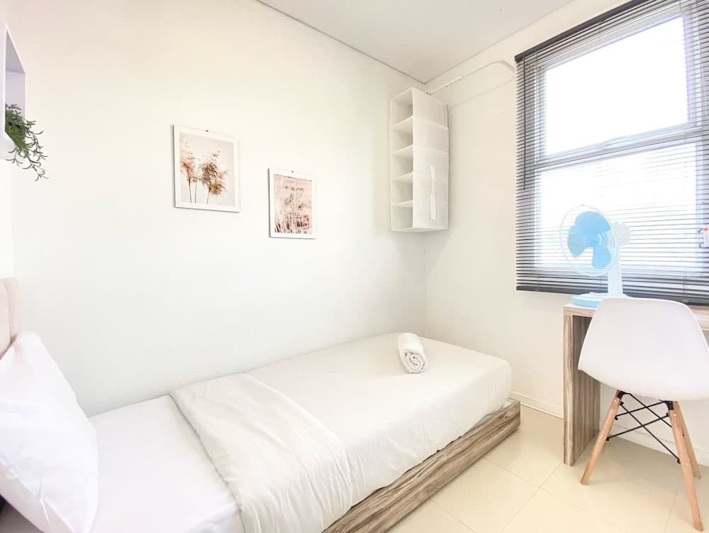 Cheerful And Homey 2Br Apartment At Parahyangan Residence