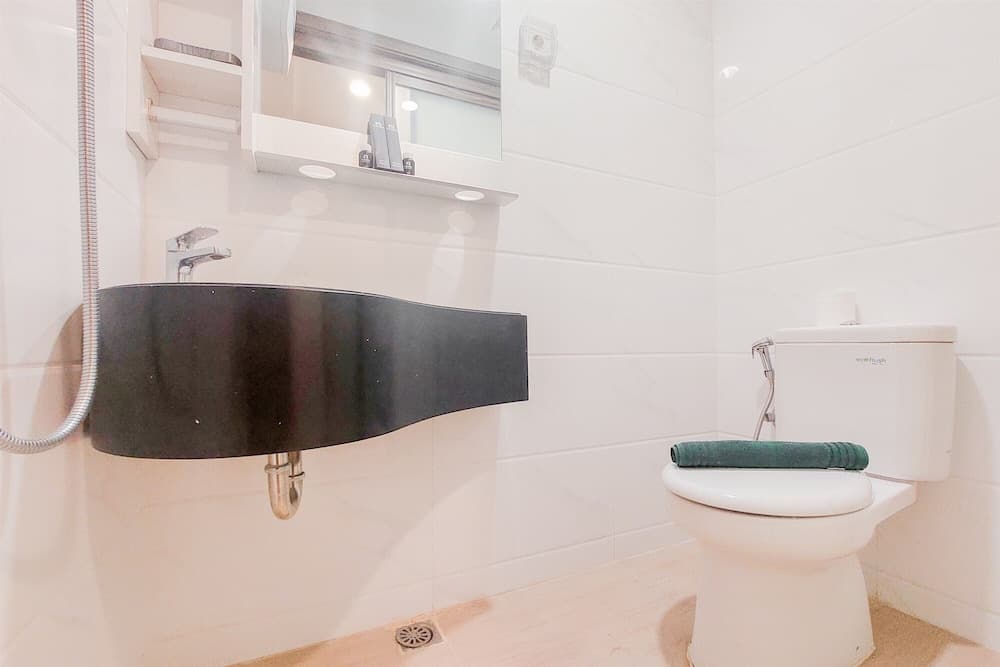 Nice And Minimalist Studio At 32Th Floor Sky House Bsd Apartment