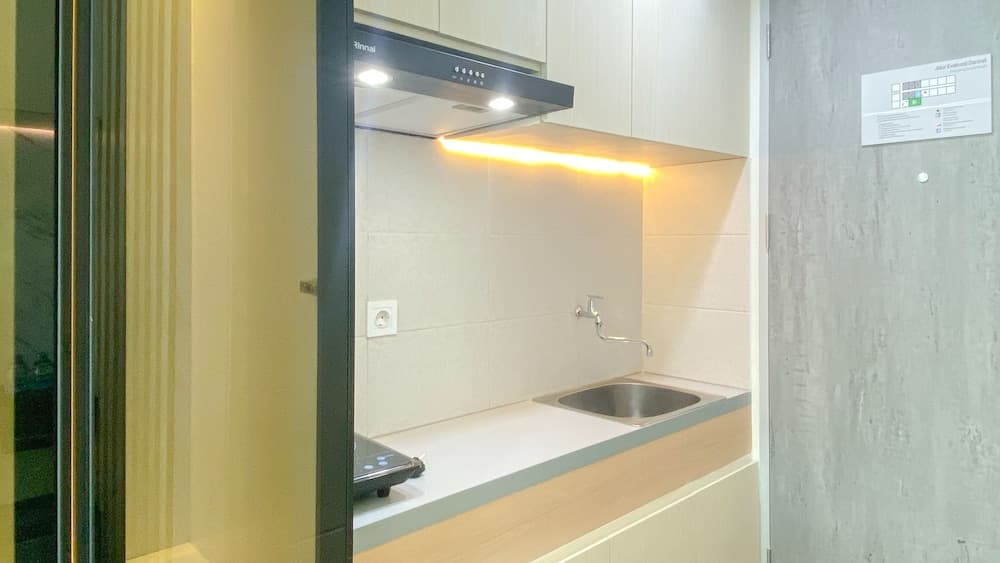 Homey And Enjoy Living Studio Osaka Riverview Pik 2 Apartment